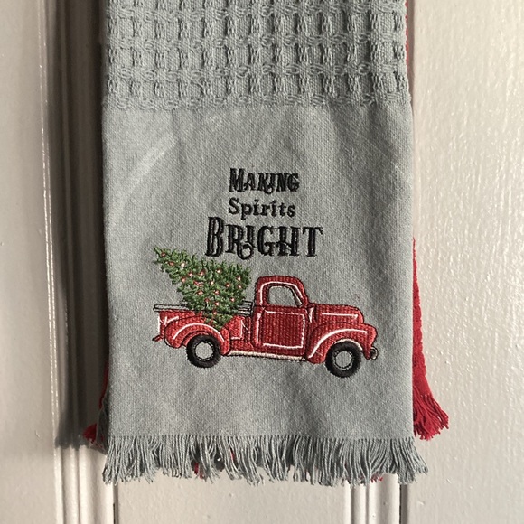 NWT- Gray Making Spirits Bright Farmtruck & Solid Red Waffle Knit- Towels 18x28 - Picture 8 of 17